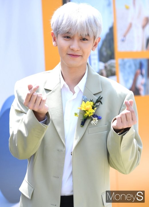 [머니S포토] 엑소 찬열 '하트 두개 심쿵 두배'
