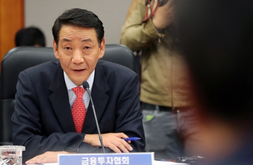 권용원 금융투자협회 회장이 9일 오후 서울 영등포구 여의도 금융투자협회에서 열린 '금융투자회사의 혁신금융 활성화를 위한 현장간담회'에서 발언을 하고 있다. /사진=뉴스1 DB