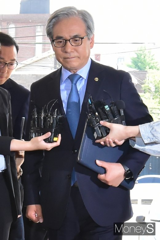 [머니S포토] 김효준 BMW코리아 회장, 굳게 다문 입
