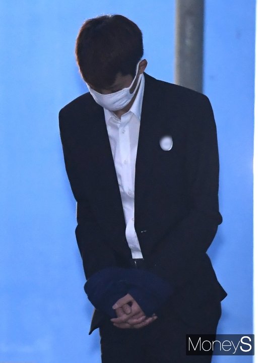 [머니S포토] 고개 숙인 정준영