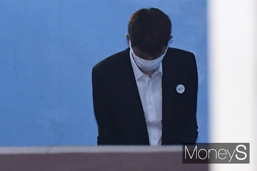 [머니S포토] '성관계 몰카' 정준영, 법정서 혐의 인정