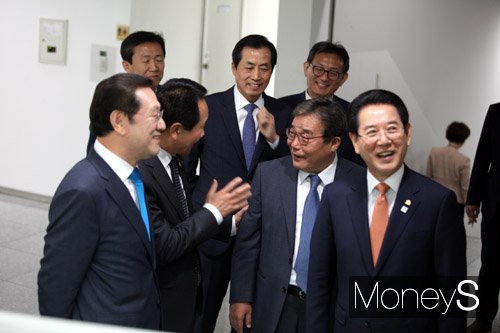 [머니S포토]이용섭시장과 김영록 도지사가 웃는 이유