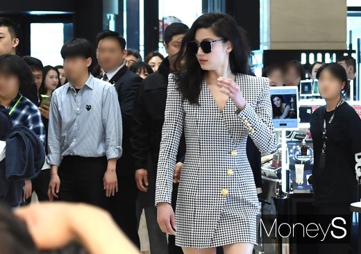 [머니S포토] 전지현 '연예인이다~ 연예인'