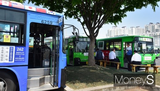 [머니S포토] 15일 버스노조 파업, 전국 버스 멈춰서나?