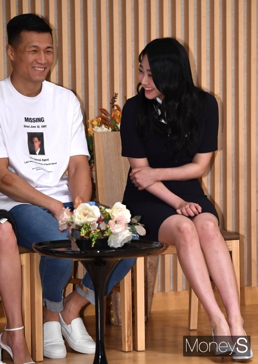 [머니S포토] 구구단 미나 '코리안 좀비 정찬성도 웃게 만드는 눈웃음'