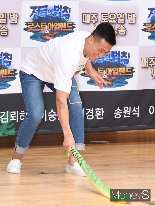 [머니S포토] 뱀도 때려 잡는 정찬성