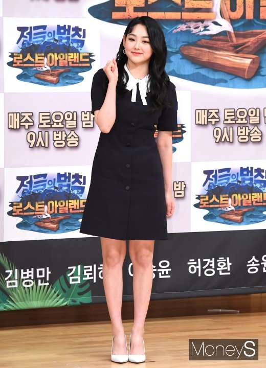 [머니S포토] 구구단 미나, 따라하고 싶은 캠퍼스 패션