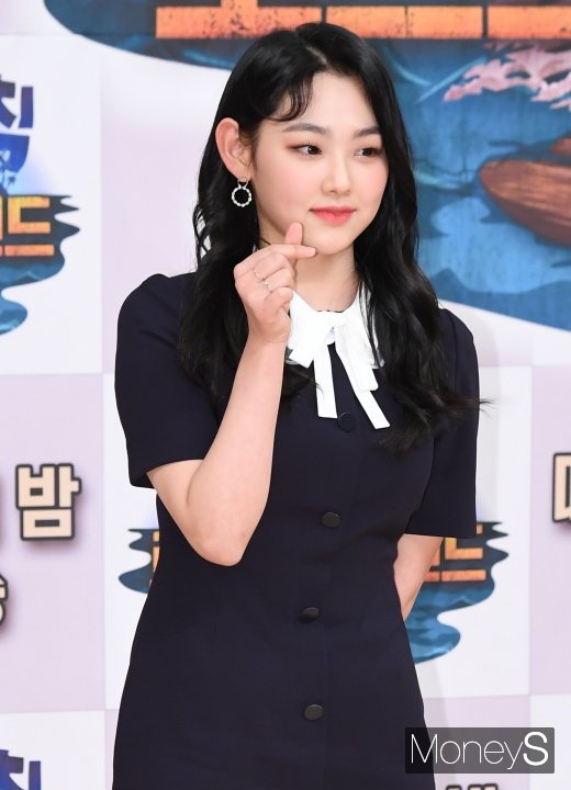 [머니S포토] 구구단 미나 '하트 발사'