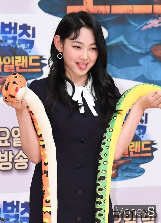 [머니S포토] 구구단 미나 '뱀처럼 혀 낼름'