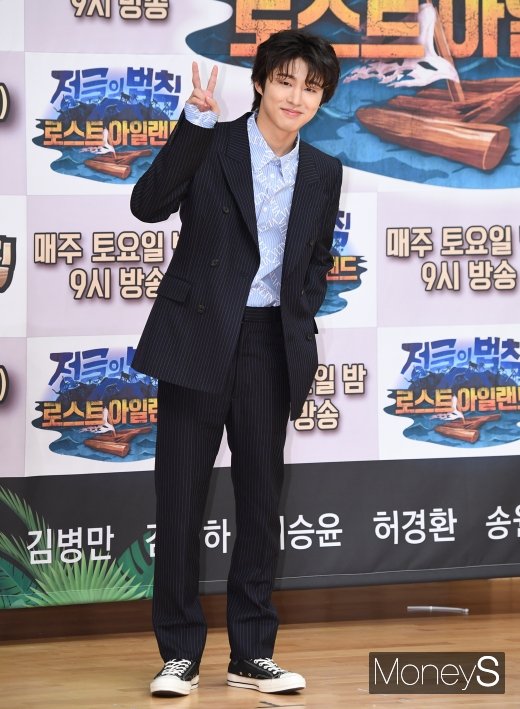 [머니S포토] 아이콘 비아이 '깜찍하게 브이'