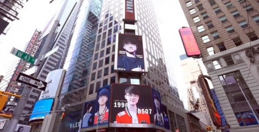 뉴욕 타임스퀘어 전광판을 장식한 이상혁. /사진=중국 팬클럽 회원 트위터 캡쳐