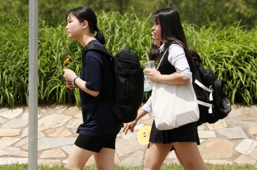 서울 서초구의 반포한강공원에서 시민들이 시간을 보내고 있다. / 사진=머니투데이DB