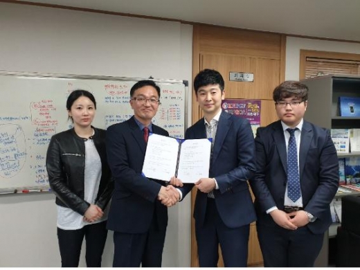 박승은 위드위 SNS팀장, 김기준 본부장, 이태준 부산쿠폰지사장, 김건우 주임 (왼쪽부터)./사진제공=위드위