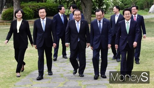 [머니S포토] 국회의장 주재 초월회, 한국당 불참