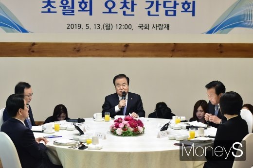 [머니S포토] 패스트트랙 이후의 국회 초월회 간담회