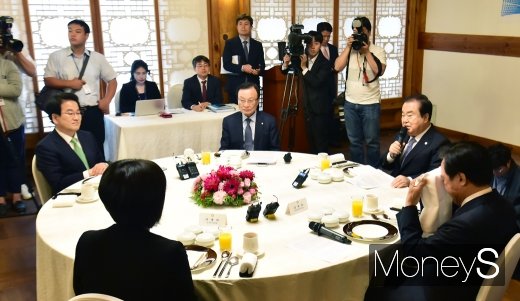 [머니S포토] 황교안 빠진 여야 4당, 문 의장과 월례회동