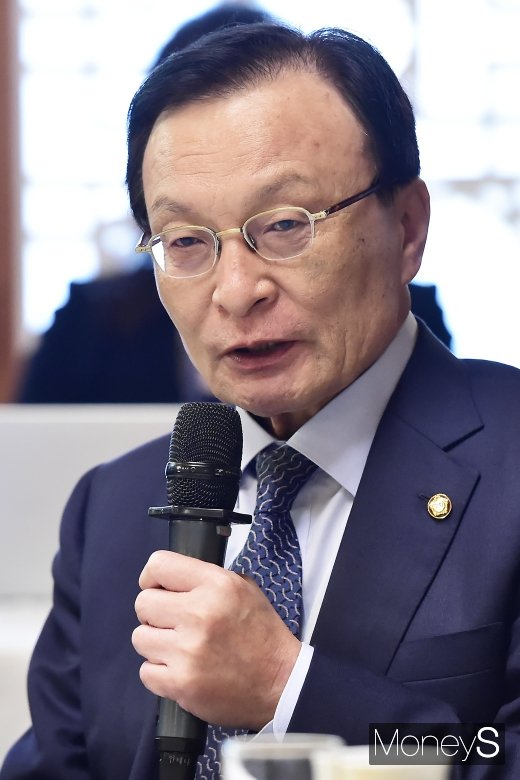 [머니S포토] 국회 정상화 관련 입 뗀 이해찬