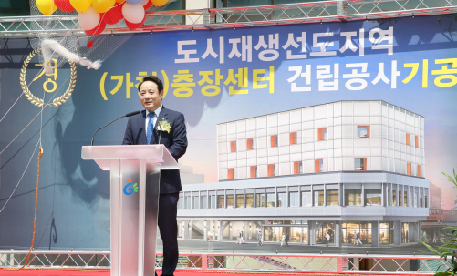 임택 광주 동구청장이13일 ' (가칭 )충장센터' 기공식에서 인사말을 하고 있다./사진제공=광주 동구청