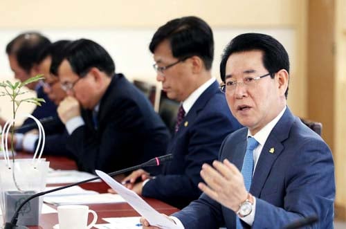 김영록 전라남도지사가 13일 오전 순천시 해룡면 (재)전남테크노파크에서 실국장 정책회의를 주재하고 있다./사진제공=전남도