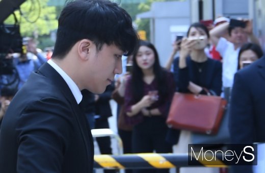 [머니S포토] 승리, 굳게 다문 입