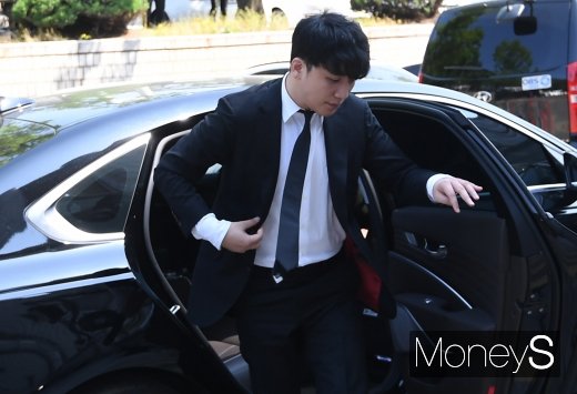[머니S포토] 승리가 타고 온 고급 세단