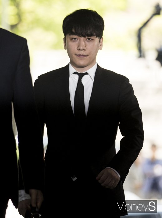 [머니S포토] '버닝썬 의혹' 3개월 만에 승리, 영장실질 심사 출석