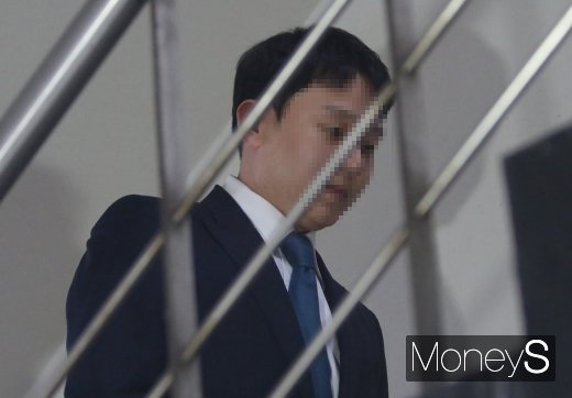 [머니S포토] 법정 향하는 유인석 대표