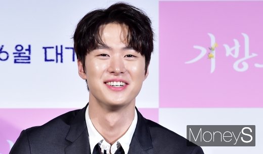 [머니S포토] 기방도령 공명, 훈훈함 속 멍뭉미 매력 듬뿍