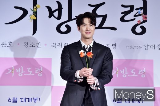 [머니S포토] 꽃보다 공명, 시선몰이 확!