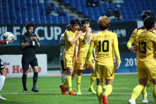 지난달 17일 FA컵 32강 안동과학대전 엄원상 득점 세리머니/사진제공=광주FC