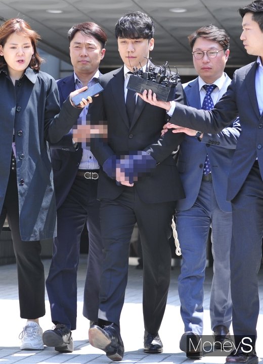 [머니S포토] '버닝썬 핵심' 승리, 유치장 대기