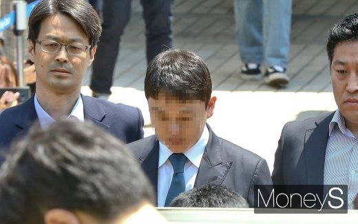 [머니S포토] 고개 숙인 유인석 대표