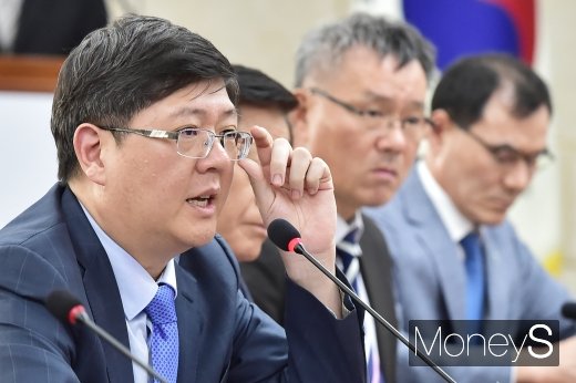 [머니S포토] 정부 대북 식량지원 방안 논의하는 김홍걸