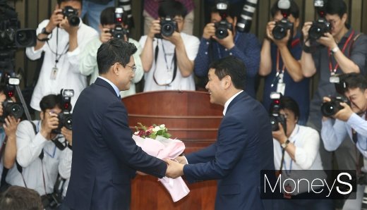 [머니S포토] 오신환, 바른미래 새 원내대표로 선임
