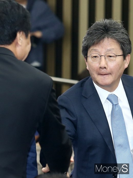 [머니S포토] 바른미래 제3대 원내대표 선출 의총 참석한 유승민