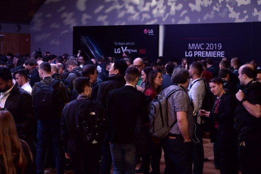 지난 2월 스페인 바르셀로나에서 열린 MWC 2019의 LG전자 부스. V50은 이때 엄청난 혹평에 시달렸다. /사진=LG전자 