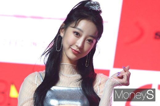 [머니S포토] EXID 혜린 '깜찍한 하트'