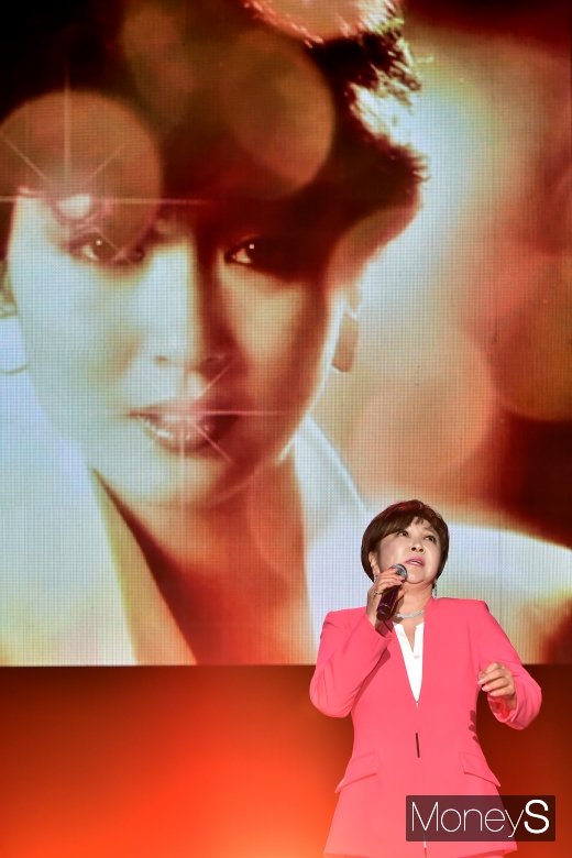 [머니S포토] 엔카의 여왕 계은숙, '젊은 날의 추억속에...'