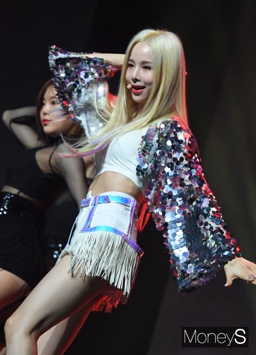 [머니S포토] EXID 솔지 '섹시하게~'