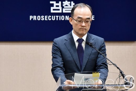 문무일 