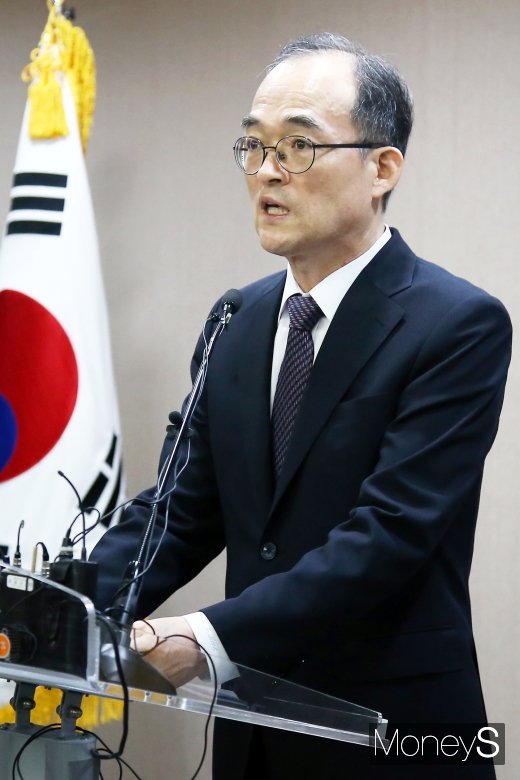 [머니S포토] 문무일 총장, 