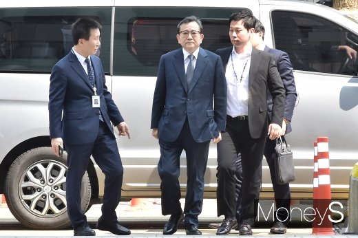 [머니S포토] 별장 성접대 의혹 김학의, 영장실질심사 출석