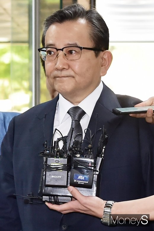 [머니S포토] 구속 기로에 선 김학의, 굳게 다문 입
