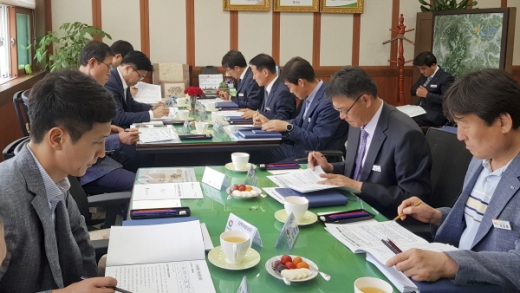 경남 합천군은 지난 15일, 경남도와 시·군간 재정 현안사업 협력 강화 및 재정 운용 관련 건의사항 청취 등을 위한 간담회를 개최했다/사진제공=합천군