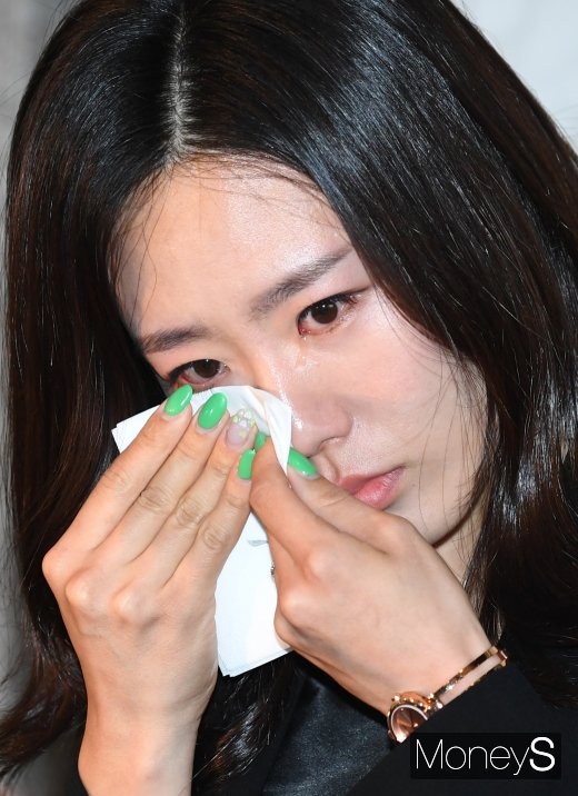 [머니S포토] 이상화 '눈물의 은퇴식'