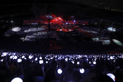 방탄소년단 월드투어 ‘LOVE YOURSELF’ 서울공연에서 4만5000 객석을 가득 메운 팬들./사진=빅히트 엔터테인먼트 제공
