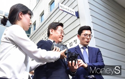 [머니S포토] 1심 선고 이재명, 지사직 걸린 선고 향방은