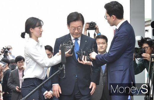 [머니S포토] 담담한 이재명, 