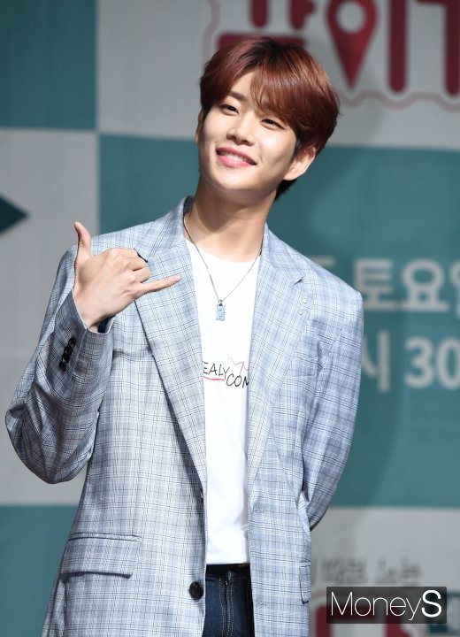 [머니S포토] 아스트로 MJ '여심 녹이는 미소'