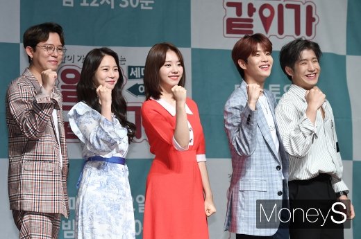 [머니S포토] 토니안·한승연·김소혜·MJ·진진 '일단 같이가 파이팅!'